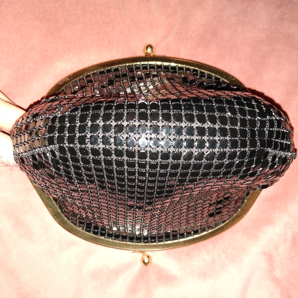 Vintage Black Enamel Metal Mesh Clutch Little Purse Snap Close Small Hinged Bag - Picture 12 of 12